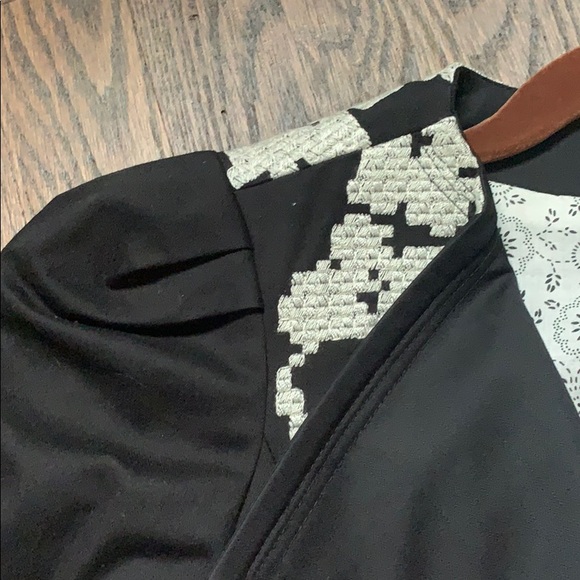 Anthro - 3/4 Bell Sleeve Blazer- Like New- Size 2 - Picture 3 of 7